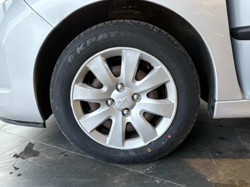 🔹 Peugeot 207 – Finition Active – 1.4 75 chevaux – 5 portes - Kit distribution 4 pneus neufs  