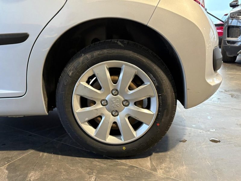 🔹 Peugeot 207 – Finition Active – 1.4 75 chevaux – 5 portes - Kit distribution 4 pneus neufs  