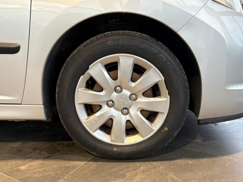 🔹 Peugeot 207 – Finition Active – 1.4 75 chevaux – 5 portes - Kit distribution 4 pneus neufs  