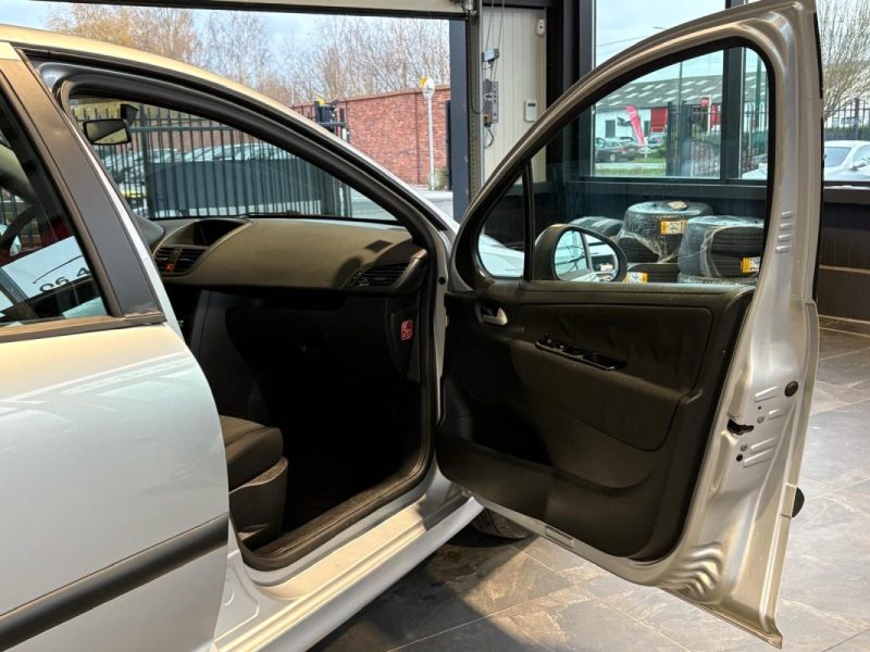 🔹 Peugeot 207 – Finition Active – 1.4 75 chevaux – 5 portes - Kit distribution 4 pneus neufs  