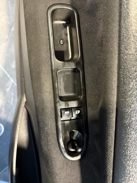 🔹 Peugeot 207 – Finition Active – 1.4 75 chevaux – 5 portes - Kit distribution 4 pneus neufs  