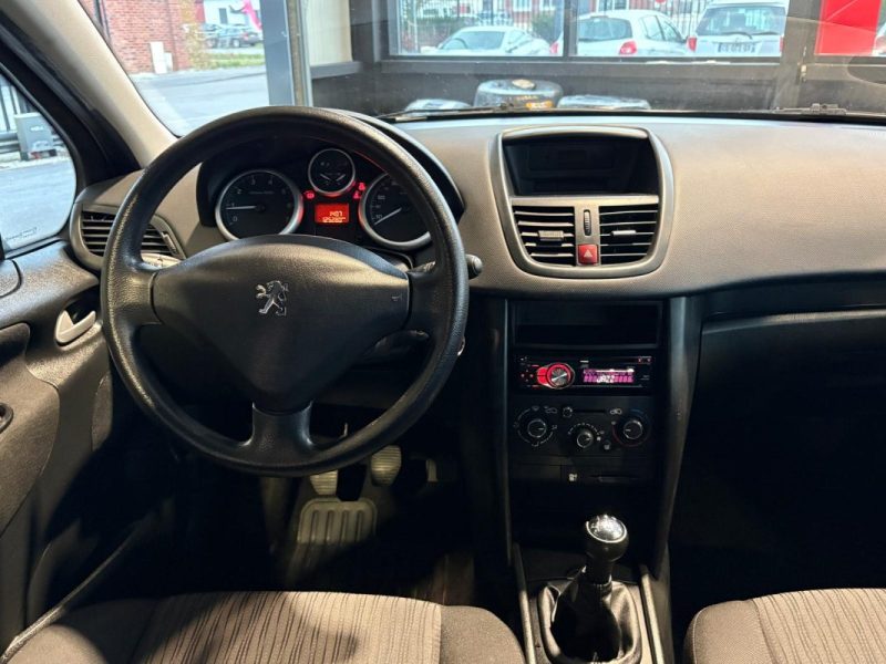 🔹 Peugeot 207 – Finition Active – 1.4 75 chevaux – 5 portes - Kit distribution 4 pneus neufs  