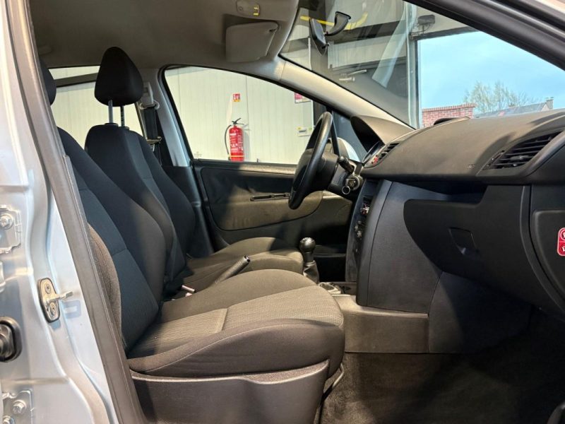 🔹 Peugeot 207 – Finition Active – 1.4 75 chevaux – 5 portes - Kit distribution 4 pneus neufs  