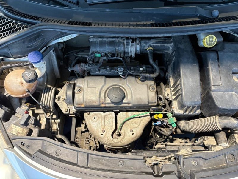 🔹 Peugeot 207 – Finition Active – 1.4 75 chevaux – 5 portes - Kit distribution 4 pneus neufs  