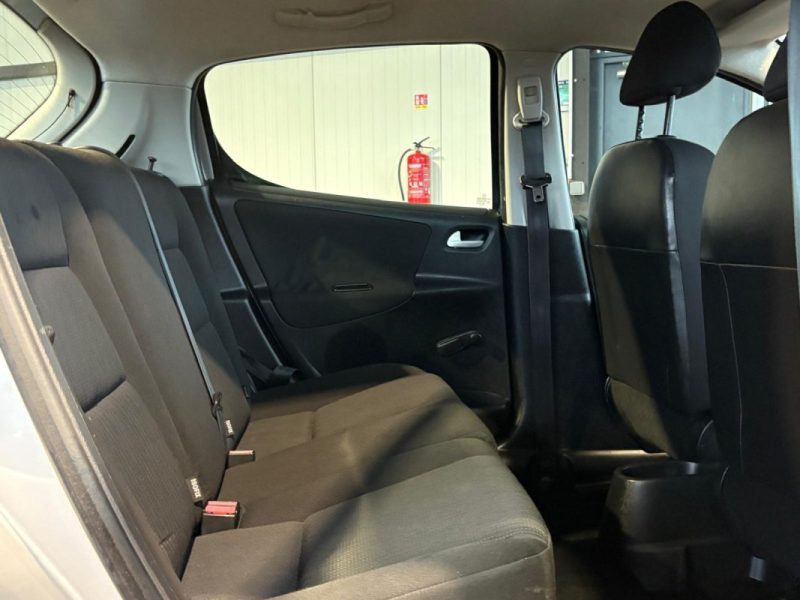 🔹 Peugeot 207 – Finition Active – 1.4 75 chevaux – 5 portes - Kit distribution 4 pneus neufs  