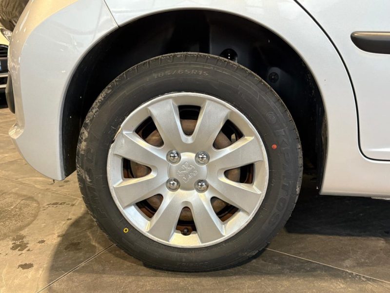 🔹 Peugeot 207 – Finition Active – 1.4 75 chevaux – 5 portes - Kit distribution 4 pneus neufs  