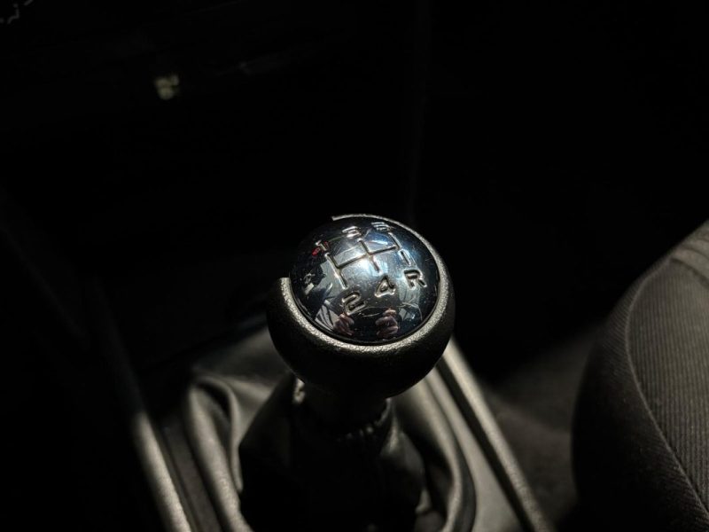 🔹 Peugeot 207 – Finition Active – 1.4 75 chevaux – 5 portes - Kit distribution 4 pneus neufs  