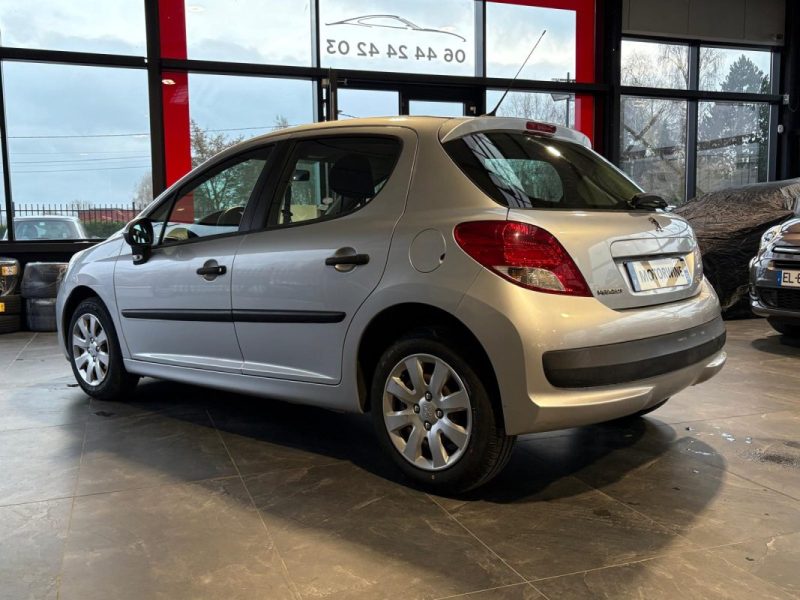 🔹 Peugeot 207 – Finition Active – 1.4 75 chevaux – 5 portes - Kit distribution 4 pneus neufs  