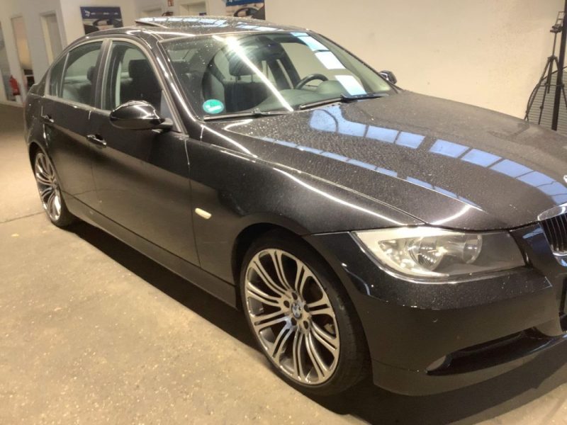 BMW SERIE 3 318i Boite Auto / Cuir / Toit Ouvrant / Paiement 4X ou 10X Possible