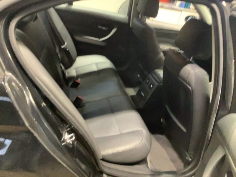 BMW SERIE 3 318i Boite Auto / Cuir / Toit Ouvrant / Paiement 4X ou 10X Possible