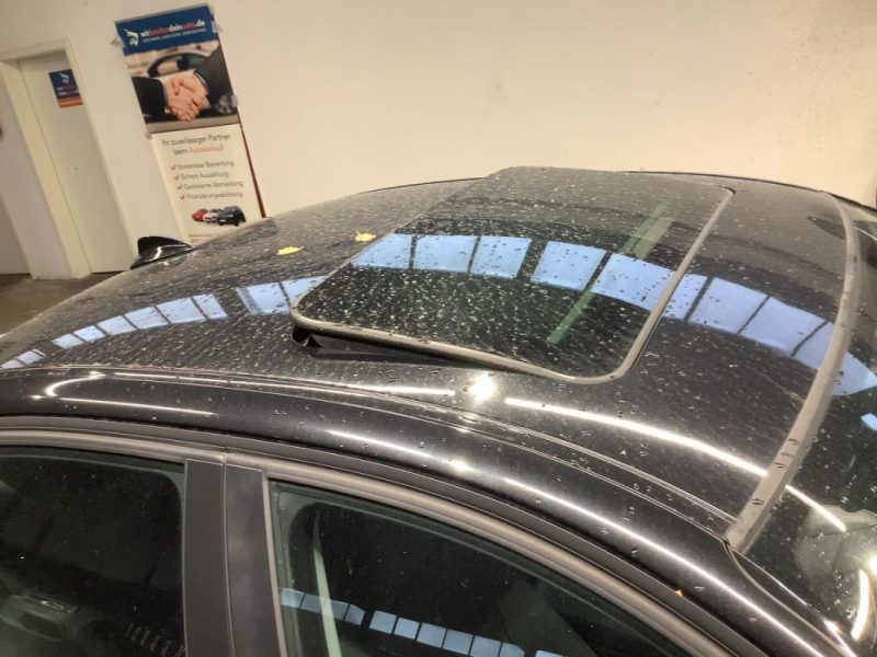 BMW SERIE 3 318i Boite Auto / Cuir / Toit Ouvrant / Paiement 4X ou 10X Possible