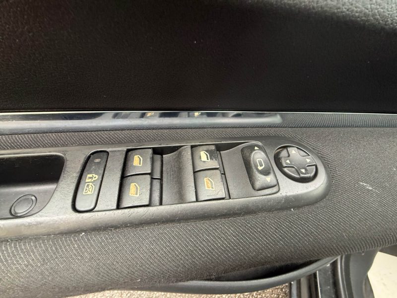 PEUGEOT 5008 7 PLACES BOITE AUTO 1.6 HDI 110CV PREMIUM BMP6 2010