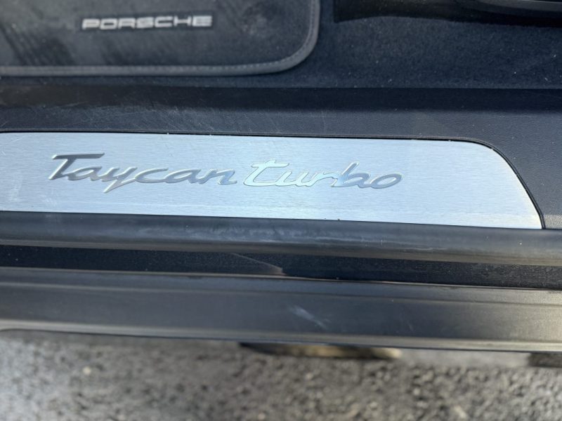 PORSCHE TAYCAN TURBO 680 CH / MY21 / 1er MAIN / CARBONE / SUIVIE PORSCHE COMPLET / 2020 /