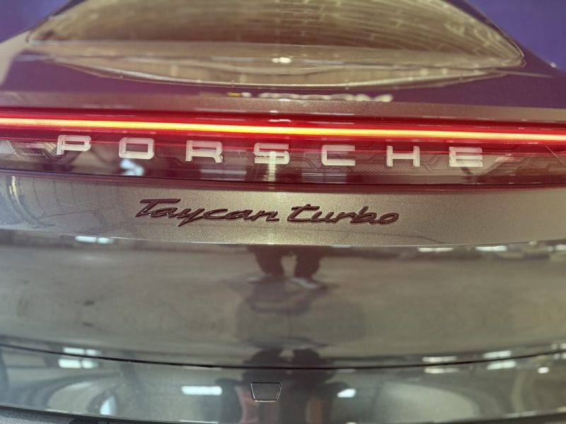 PORSCHE TAYCAN TURBO 680 CH / MY21 / 1er MAIN / CARBONE / SUIVIE PORSCHE COMPLET / 2020 /