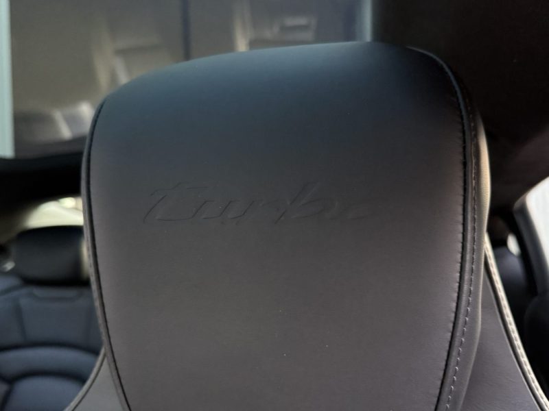 PORSCHE TAYCAN TURBO 680 CH / MY21 / 1er MAIN / CARBONE / SUIVIE PORSCHE COMPLET / 2020 /