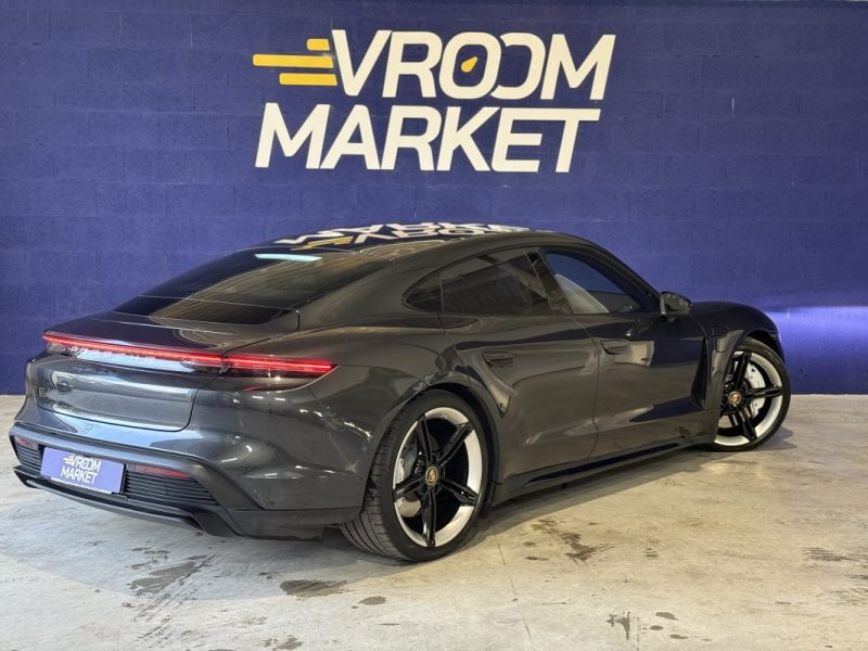 PORSCHE TAYCAN TURBO 680 CH / MY21 / 1er MAIN / CARBONE / SUIVIE PORSCHE COMPLET / 2020 /