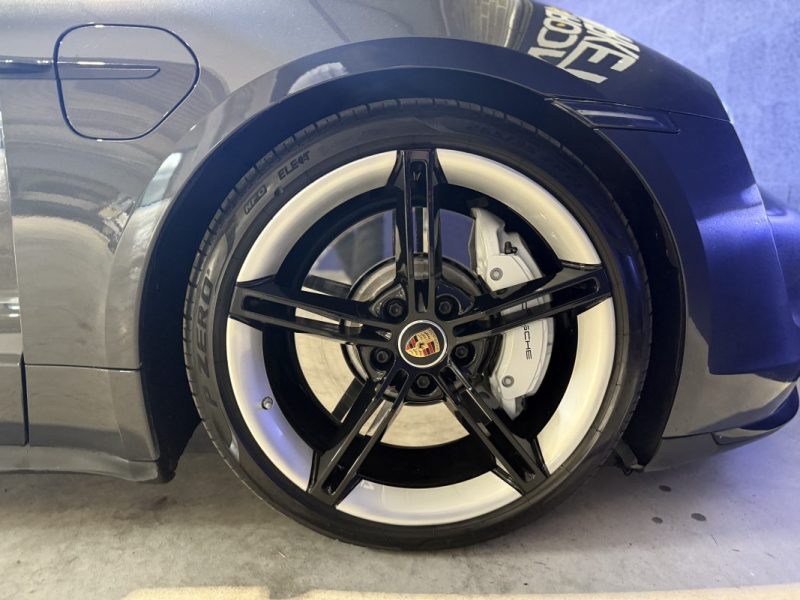 PORSCHE TAYCAN TURBO 680 CH / MY21 / 1er MAIN / CARBONE / SUIVIE PORSCHE COMPLET / 2020 /
