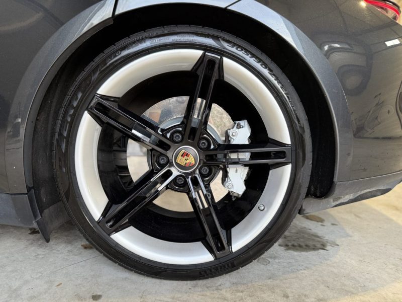 PORSCHE TAYCAN TURBO 680 CH / MY21 / 1er MAIN / CARBONE / SUIVIE PORSCHE COMPLET / 2020 /