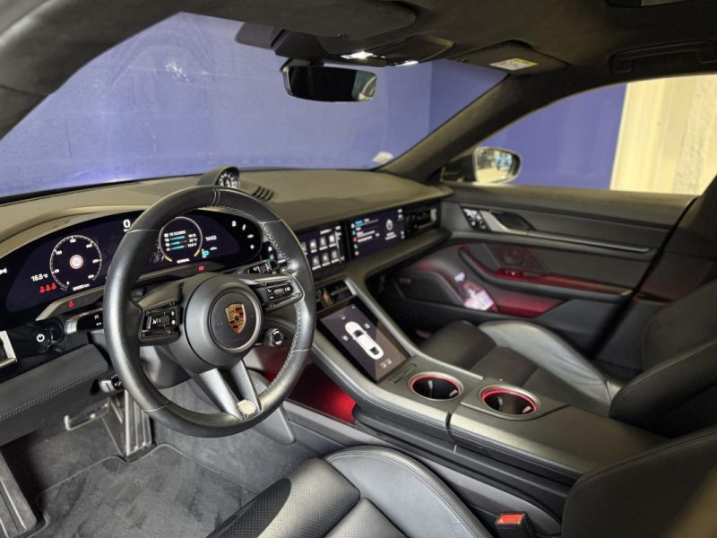 PORSCHE TAYCAN TURBO 680 CH / MY21 / 1er MAIN / CARBONE / SUIVIE PORSCHE COMPLET / 2020 /