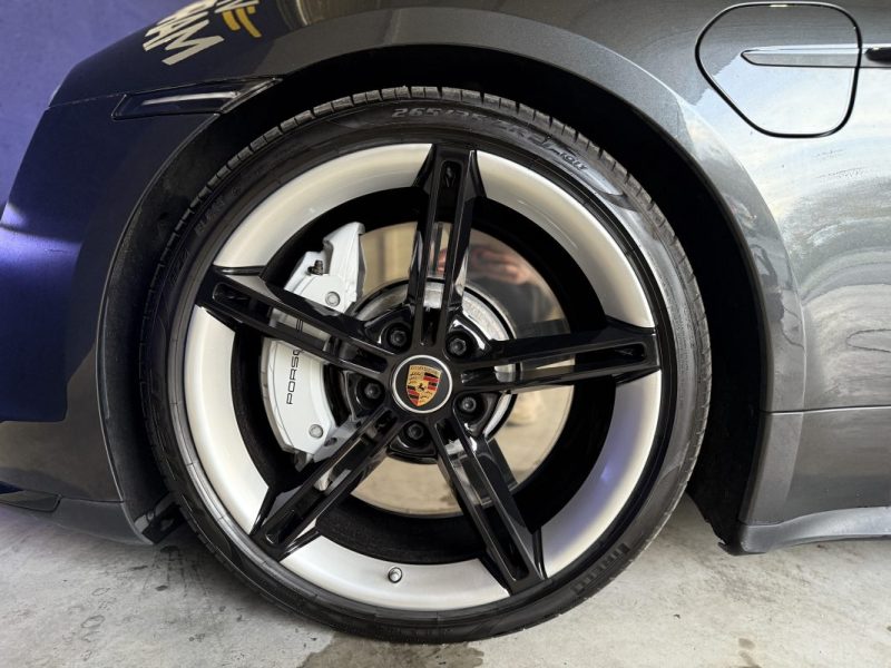 PORSCHE TAYCAN TURBO 680 CH / MY21 / 1er MAIN / CARBONE / SUIVIE PORSCHE COMPLET / 2020 /