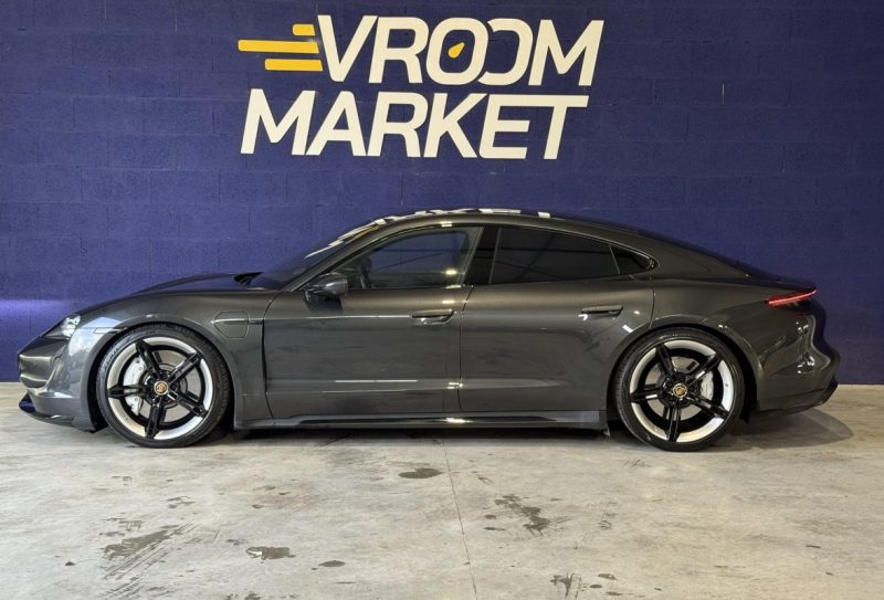 PORSCHE TAYCAN TURBO 680 CH / MY21 / 1er MAIN / CARBONE / SUIVIE PORSCHE COMPLET / 2020 /