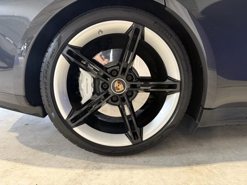 PORSCHE TAYCAN TURBO 680 CH / MY21 / 1er MAIN / CARBONE / SUIVIE PORSCHE COMPLET / 2020 /