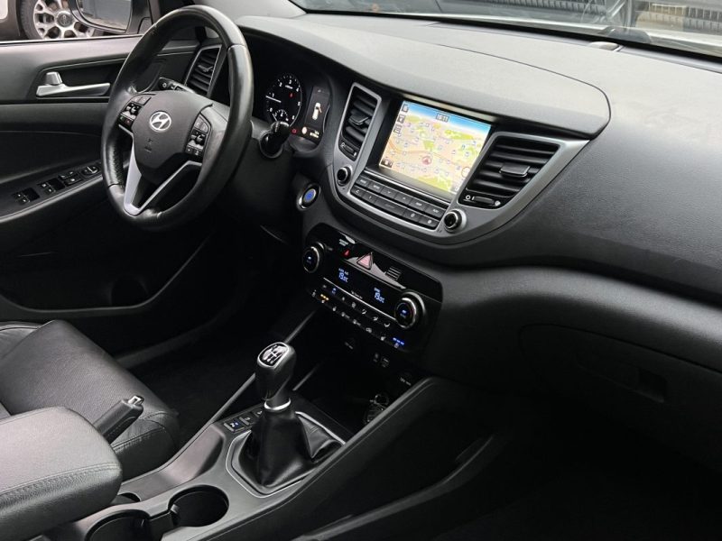 HYUNDAI TUCSON 3 III EXECUTIVE 2.0 CRDI 136 Cv 2WD TOIT OUVRANT CUIR GPS ATTELAGE - GARANTIE 1 AN