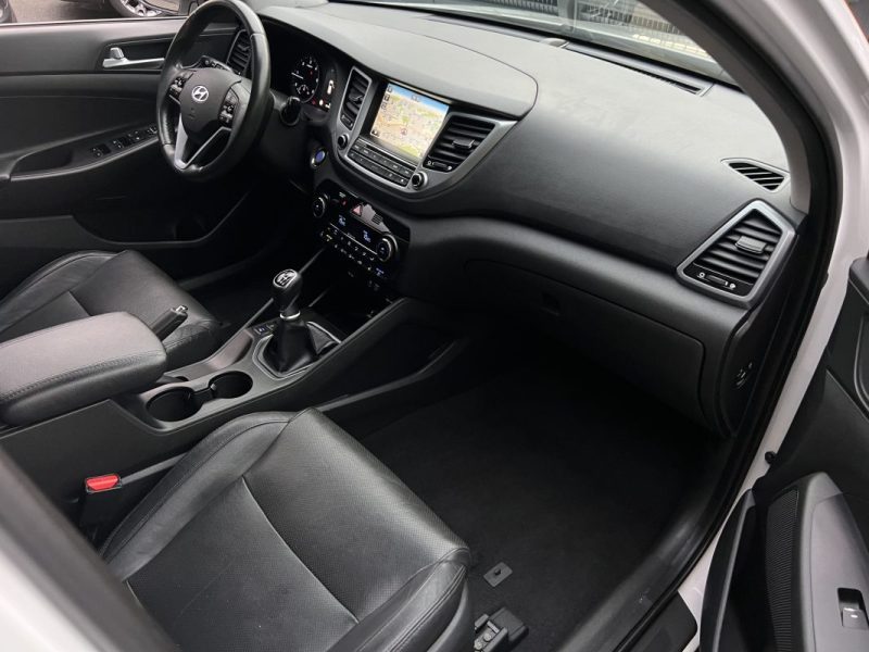 HYUNDAI TUCSON 3 III EXECUTIVE 2.0 CRDI 136 Cv 2WD TOIT OUVRANT CUIR GPS ATTELAGE - GARANTIE 1 AN