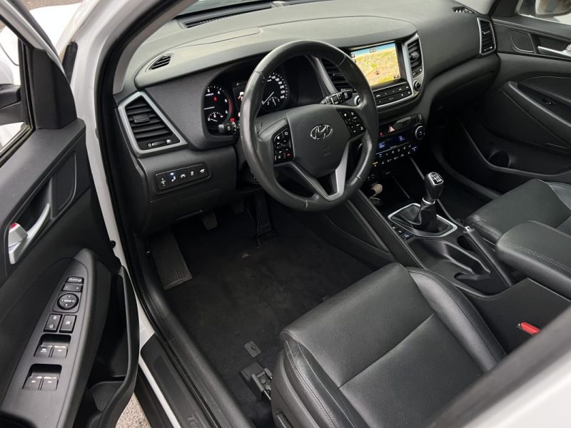 HYUNDAI TUCSON 3 III EXECUTIVE 2.0 CRDI 136 Cv 2WD TOIT OUVRANT CUIR GPS ATTELAGE - GARANTIE 1 AN
