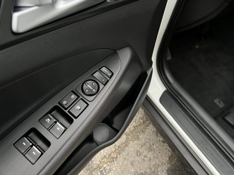 HYUNDAI TUCSON 3 III EXECUTIVE 2.0 CRDI 136 Cv 2WD TOIT OUVRANT CUIR GPS ATTELAGE - GARANTIE 1 AN