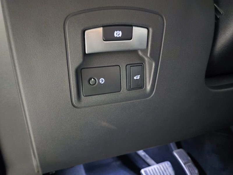 LAND ROVER RANGE ROVER VELAR 2.0D 240 TURBO R-DYNAMIC *** FULL ENTRETIEN CONSTRUCTEUR***