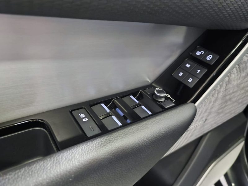 LAND ROVER RANGE ROVER VELAR 2.0D 240 TURBO R-DYNAMIC *** FULL ENTRETIEN CONSTRUCTEUR***