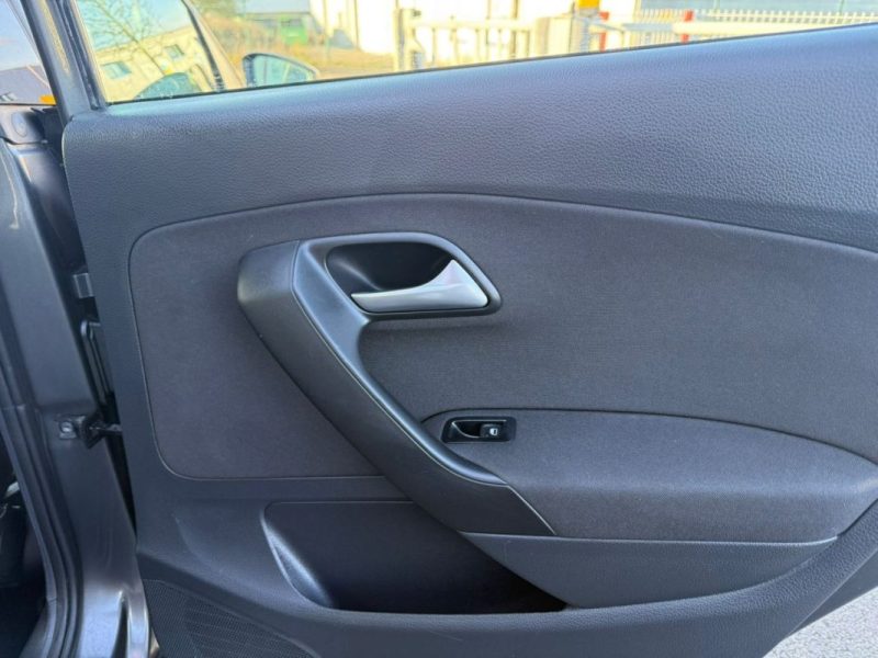 VOLKSWAGEN POLO 5 LOUNGE BLUEMOTION TECH 2015