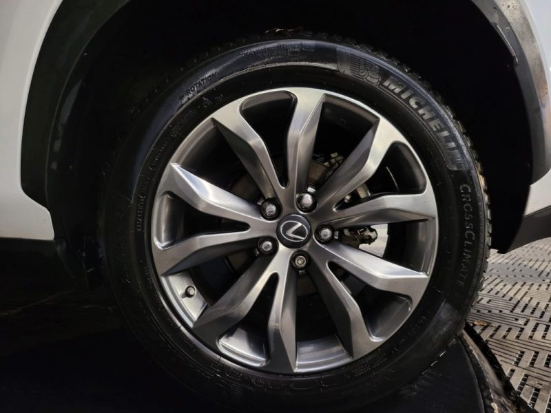 LEXUS NX300H 4WD F SPORT / TOIT PANORAMIQUE / SUIVI COMPLET 2015