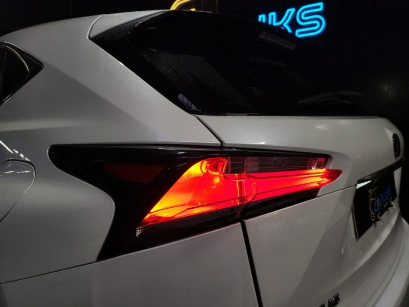 LEXUS NX300H 4WD F SPORT / TOIT PANORAMIQUE / SUIVI COMPLET 2015