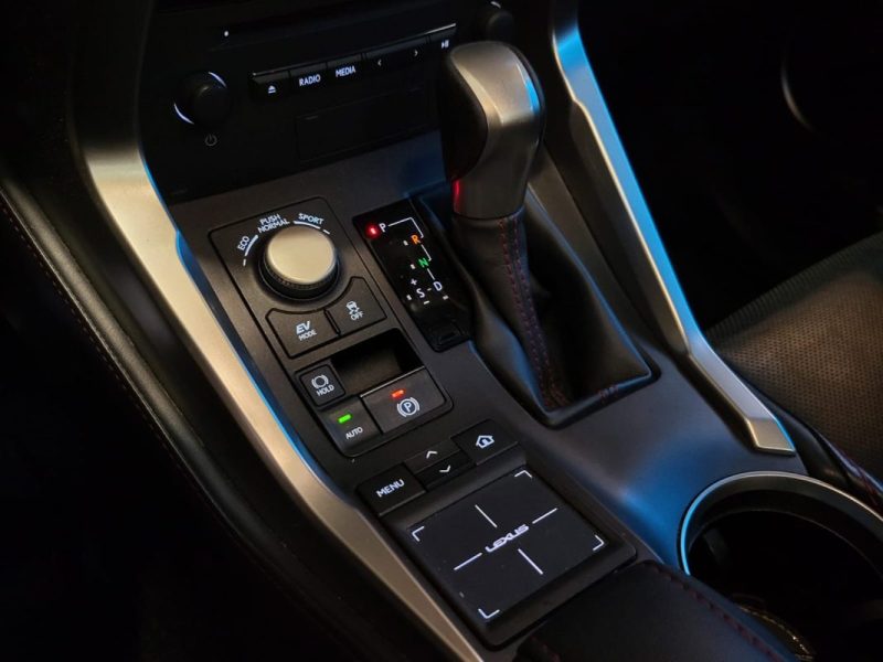 LEXUS NX300H 4WD F SPORT / TOIT PANORAMIQUE / SUIVI COMPLET 2015