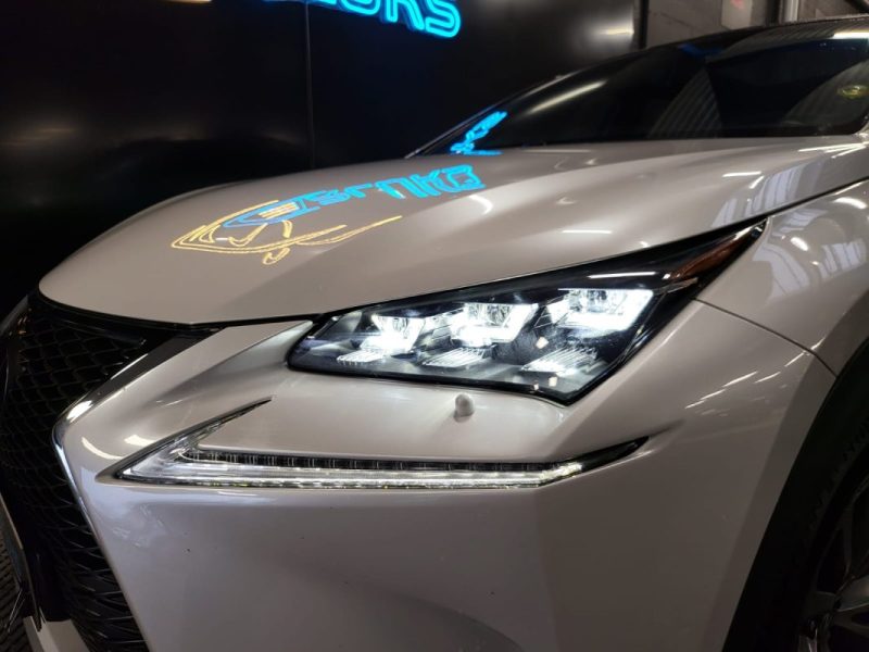 LEXUS NX300H 4WD F SPORT / TOIT PANORAMIQUE / SUIVI COMPLET 2015
