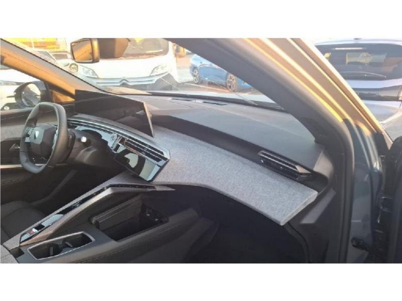 Peugeot 3008 (Nouveau) 1.2i Hybrid 145 Allure e-DCS6 PackNav21 Radar Ar Camera