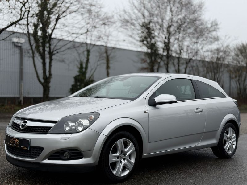 OPEL ASTRA GTC 1.3 CDTI 90ch Enjoy – Look Sport – Régulateur – Clim – Révisée & Garantie