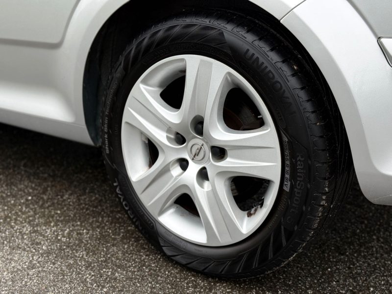 OPEL ASTRA GTC 1.3 CDTI 90ch Enjoy – Look Sport – Régulateur – Clim – Révisée & Garantie