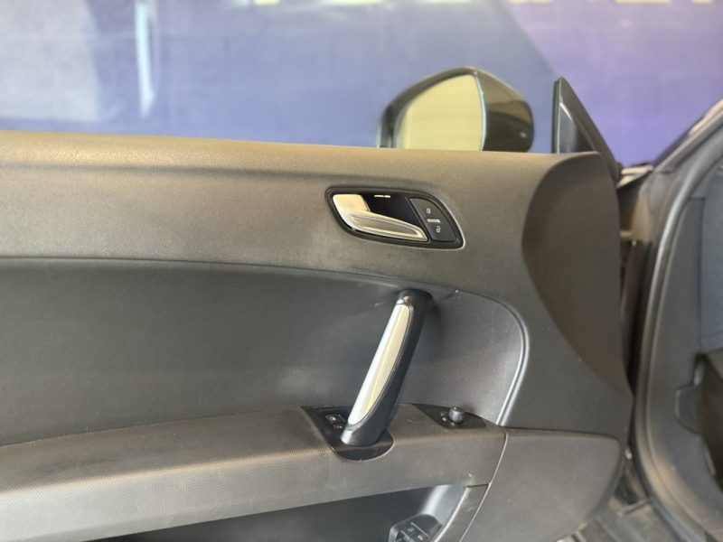 AUDI TT 2.0 FSI / 200CH / S LINE / SIÈGES SPORT CUIR / RADAR RECUL / SONO / 2010 / 181.000KM / 