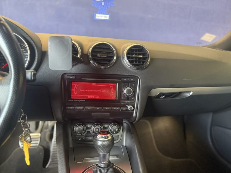 AUDI TT 2.0 FSI / 200CH / S LINE / SIÈGES SPORT CUIR / RADAR RECUL / SONO / 2010 / 181.000KM / 