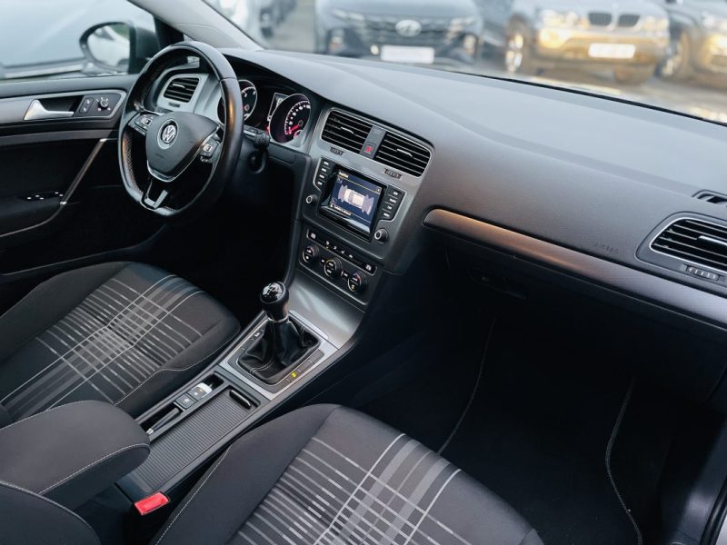 VOLKSWAGEN GOLF 1.6 TDI 105 ch BVM5 - CAMERA RECUL - ENTRETIEN COMPLET