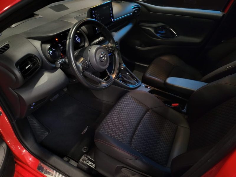 TOYOTA YARIS  IV 116H LA PREMIERES TOIT PANORAMIQUE / JBL / ANGLES MORTS / TETE HAUTE SUVI TOYOTA 