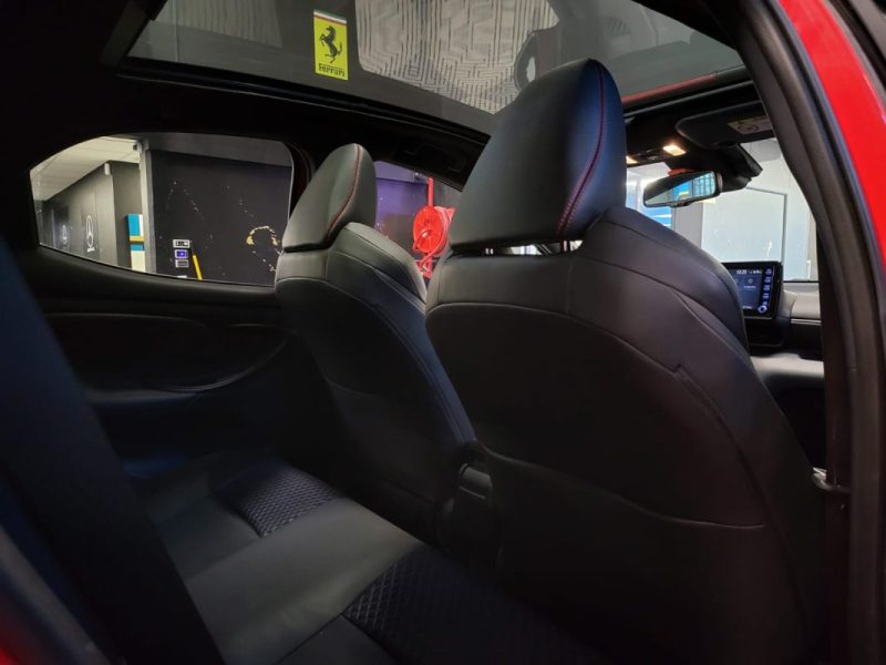 TOYOTA YARIS  IV 116H LA PREMIERES TOIT PANORAMIQUE / JBL / ANGLES MORTS / TETE HAUTE SUVI TOYOTA 