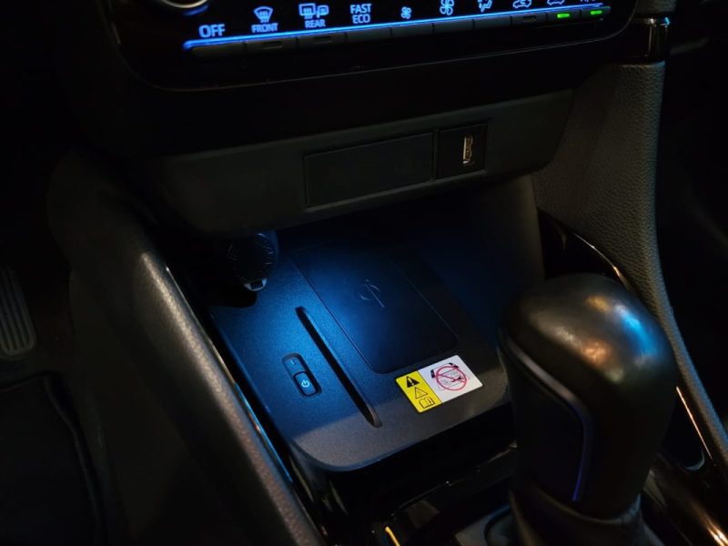 TOYOTA YARIS  IV 116H LA PREMIERES TOIT PANORAMIQUE / JBL / ANGLES MORTS / TETE HAUTE SUVI TOYOTA 