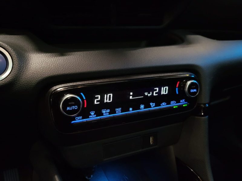 TOYOTA YARIS  IV 116H LA PREMIERES TOIT PANORAMIQUE / JBL / ANGLES MORTS / TETE HAUTE SUVI TOYOTA 