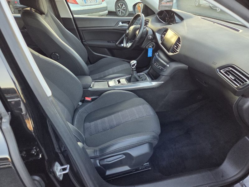 PEUGEOT 308 SW BLUEHDI 130CH ALLURE 2019 126000 km 