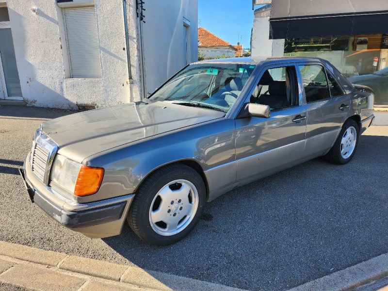 MERCEDES-BENZ 250 TURBO D (W124) 