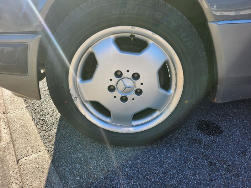 MERCEDES-BENZ 250 TURBO D (W124) 